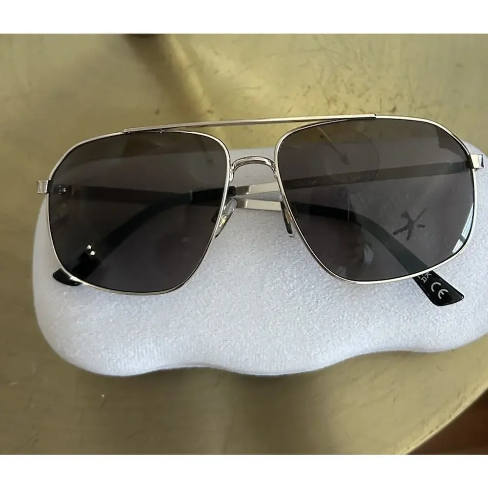 FRYE AND CO. Aviator Sunglasses Gold Frame And Velvet Case